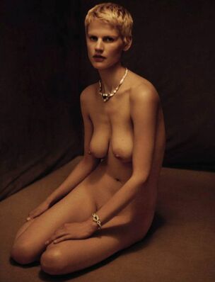 Saskia de Brauw Nude pics