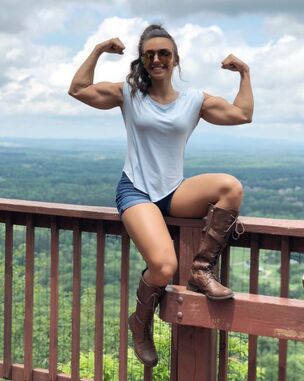 Nadia Amy  Hottie Muscle